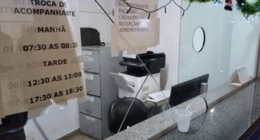 Patos de Minas - Pai promove quebradeira na recepção do Pronto Socorro do Hospital Regional após ter atendimento ao filho de dois meses negado Patos de Minas - Pai promove quebradeira na recepção do Pronto Socorro do Hospital Regional após ter atendimento ao filho de dois meses negado