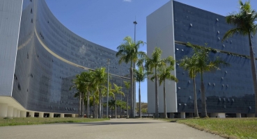 Governo de Minas pagou, em 2023, mais R$ 221 milhões do passivo de férias-prêmio a quase 7 mil servidores totalizando R$ 1,1 bilhão já quitados Governo de Minas pagou, em 2023, mais R$ 221 milhões do passivo de férias-prêmio a quase 7 mil servidores totalizando R$ 1,1 bilhão já quitados