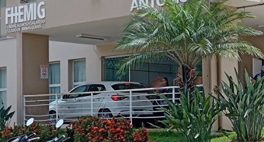 Menina de dois anos que teria sido estuprada pelo padrasto ganha alta do hospital e vai para abrigo Menina de dois anos que teria sido estuprada pelo padrasto ganha alta do hospital e vai para abrigo