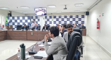 Sessão extraordinária na Câmara Municipal de Patos de Minas é marcada por discussão de vereadores Sessão extraordinária na Câmara Municipal de Patos de Minas é marcada por discussão de vereadores