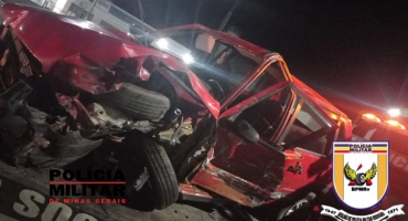 Motorista fica ferido após tentar desviar de CVC na MGC-354 e bater veículo contra árvores Motorista fica ferido após tentar desviar de CVC na MGC-354 e bater veículo contra árvores