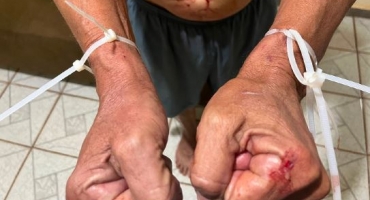Homem é rendido, agredido e roubado dentro de casa no bairro Nossa Senhora das Graças, em Patos de Minas Homem é rendido, agredido e roubado dentro de casa no bairro Nossa Senhora das Graças, em Patos de Minas