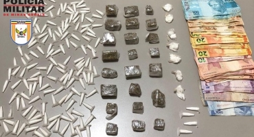 Polícia Militar apreende grande quantidade de droga e encaminha suspeitos para a delegacia Polícia Militar apreende grande quantidade de droga e encaminha suspeitos para a delegacia