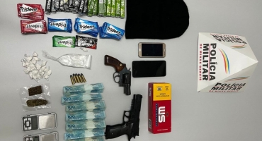 Polícia Militar de Carmo do Paranaíba prende suspeito de cometer roubos à residências na cidade Polícia Militar de Carmo do Paranaíba prende suspeito de cometer roubos à residências na cidade