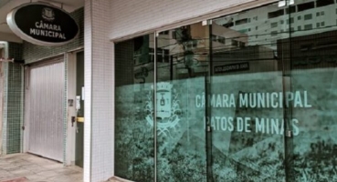 Câmara Municipal de Patos de Minas renova contrato de locação de mais de 48 mil reais mensais apesar de Palácio dos Cristais continuar abandonado Câmara Municipal de Patos de Minas renova contrato de locação de mais de 48 mil reais mensais apesar de Palácio dos Cristais continuar abandonado