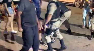 Homem de 29 anos é preso no Distrito de Monjolinho após agredir e desacatar policiais militares Homem de 29 anos é preso no Distrito de Monjolinho após agredir e desacatar policiais militares