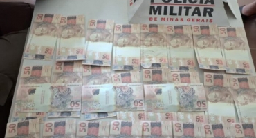 Menores compram cédulas falsas pela intenet e tentam passá-las no comércio de Carmo do Paranaíba Menores compram cédulas falsas pela intenet e tentam passá-las no comércio de Carmo do Paranaíba