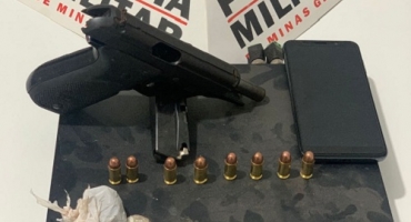 Serra do Salitre - PM identifica suspeito de homicídio e apreende suposta arma utilizada no crime Serra do Salitre - PM identifica suspeito de homicídio e apreende suposta arma utilizada no crime