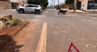 Patos de Minas - Acidente entre moto e carro deixa duas pessoas feridas no bairro Barreiro; veja vídeo Patos de Minas - Acidente entre moto e carro deixa duas pessoas feridas no bairro Barreiro; veja vídeo