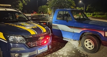 Patos de Minas - PRF apreende caminhonete adulterada e clonada e prende motorista na BR-365 Patos de Minas - PRF apreende caminhonete adulterada e clonada e prende motorista na BR-365
