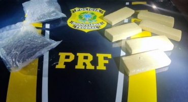 PRF de Patos de Minas prende mulher com tabletes de maconha e skunk PRF de Patos de Minas prende mulher com tabletes de maconha e skunk
