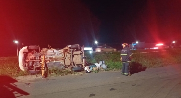 Motorista morre e dois passageiros ficam gravemente feridos em acidente na BR-365, em Patos de Minas Motorista morre e dois passageiros ficam gravemente feridos em acidente na BR-365, em Patos de Minas