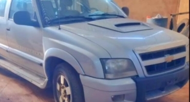 Caminhonete roubada de professora em Patos de Minas é recuperada pela Polícia Militar; homem é preso por receptação Caminhonete roubada de professora em Patos de Minas é recuperada pela Polícia Militar; homem é preso por receptação