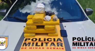 Patos de Minas - Dupla é presa com carregamento de drogas durante abordagem na MGC-354 Patos de Minas - Dupla é presa com carregamento de drogas durante abordagem na MGC-354
