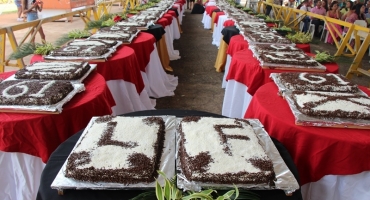 População de Lagoa Formosa comemora aniversário da cidade com bolo, missa e show de Edy Brito e Samuel 