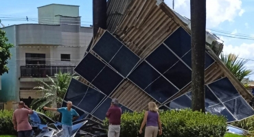 Coberturas de imóveis foram arrancadas durante chuva com vendaval em Lagoa Formosa 