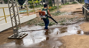 Secretaria de Meio Ambiente de Lagoa Formosa trabalha  na limpeza da cidade após chuva com vendaval