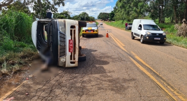 Motorista de micro-ônibus escolar morre em acidente na MG-188 no município de Coromandel Motorista de micro-ônibus escolar morre em acidente na MG-188 no município de Coromandel