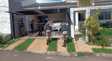 Polícia Civil de Patos de Minas indicia homem que matou filha do cunhado e esfaqueou o idoso por causa de herança Polícia Civil de Patos de Minas indicia homem que matou filha do cunhado e esfaqueou o idoso por causa de herança