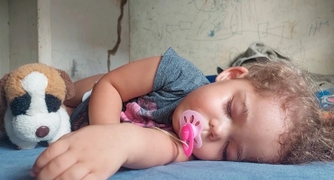 Patos de Minas - Menina de 2 anos luta pela vida e por vaga em hospital especializado