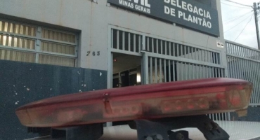 Após passar as mãos nas nádegas de mulher em Patos de Minas e deixar bilhete no bolso da vítima; homem de 58 anos é preso Após passar as mãos nas nádegas de mulher em Patos de Minas e deixar bilhete no bolso da vítima; homem de 58 anos é preso