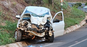 Acidente envolvendo carro e moto na BR-462 deixa duas pessoas mortas Acidente envolvendo carro e moto na BR-462 deixa duas pessoas mortas
