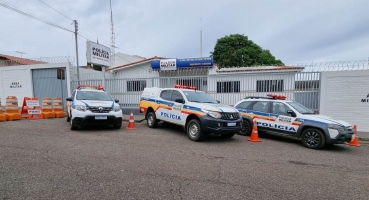 Automóvel tomado de assalto em Presidente Olegário é recuperado pela Polícia Militar Automóvel tomado de assalto em Presidente Olegário é recuperado pela Polícia Militar