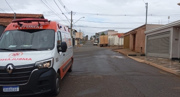 Carmo do Paranaíba – Idoso é socorrido pelo SAMU após ser atacado por abelhas no bairro JK