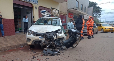 Motorista sente mal ao volante; provoca acidente na Rua Ceará em Patos de Minas e atinge quatro veículos Motorista sente mal ao volante; provoca acidente na Rua Ceará em Patos de Minas e atinge quatro veículos