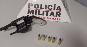 Patos de Minas - Adolescente de 16 anos é flagrado andando armado no bairro Jardim Esperança Patos de Minas - Adolescente de 16 anos é flagrado andando armado no bairro Jardim Esperança