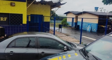 PRF prende motorista com com mandado de prisão em aberto por homicídio cometido no ano de 2001 PRF prende motorista com com mandado de prisão em aberto por homicídio cometido no ano de 2001