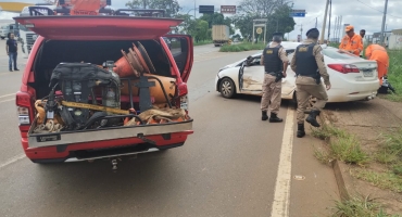 Motorista tenta fazer conversão irregular na Avenida JK em Patos de Minas e provoca acidente com caminhão de combustível Motorista tenta fazer conversão irregular na Avenida JK em Patos de Minas e provoca acidente com caminhão de combustível