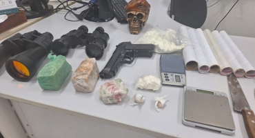 Polícia Militar encontra grande quantidade de drogas em imóvel invadido por traficantes na cidade de Patos de Minas Polícia Militar encontra grande quantidade de drogas em imóvel invadido por traficantes na cidade de Patos de Minas