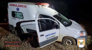 Monte Carmelo - Ambulância transportando pacientes atropela bovino na MG-223 Monte Carmelo - Ambulância transportando pacientes atropela bovino na MG-223