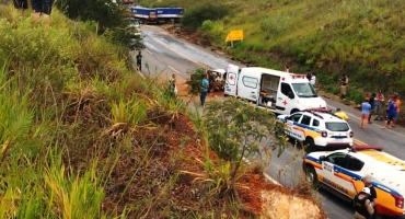 Duas pessoas ficaram feridas num grave acidente entre caminhão e carro na rodovia 146; em Serra do Salitre 