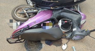 Presidente Olegário - Motociclista sofre fratura exposta na tíbia em acidente no centro da cidade Presidente Olegário - Motociclista sofre fratura exposta na tíbia em acidente no centro da cidade
