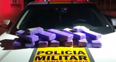 Casal é preso com 14 barras de maconha na BR-352, em Coromandel Casal é preso com 14 barras de maconha na BR-352, em Coromandel