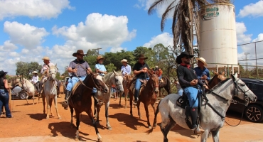 Cavalgada da Festa do Feijão é realizada em Lagoa Formosa 