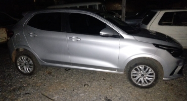 Carmo do Paranaíba - Jovem é preso com veículo clonado Carmo do Paranaíba - Jovem é preso com veículo clonado