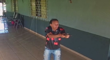 Homem tenta atirar duas vezes contra pai e filha na cidade de Patos de Minas; mas a arma falha 