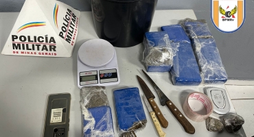 Policia Militar localiza grande quantidade de droga dentro de veículo e em residência; após abordagem na MGC- 354 em Presidente Olegário Policia Militar localiza grande quantidade de droga dentro de veículo e em residência; após abordagem na MGC- 354 em Presidente Olegário