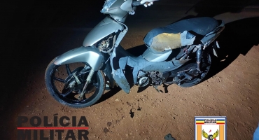 Romaria - Passageiro de motoneta conduzida por homem inabilitado morre ao bater em caminhonete Romaria - Passageiro de motoneta conduzida por homem inabilitado morre ao bater em caminhonete
