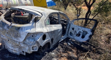 Incêndio em vegetação às margens da BR-365 causa acidente envolvendo quatro veículos Incêndio em vegetação às margens da BR-365 causa acidente envolvendo quatro veículos