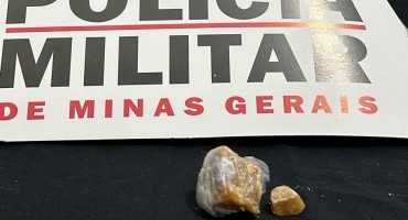 Polícia Militar de Lagoa Formosa prende mulher por suspeita de tráfico de drogas no bairro Babilônia Polícia Militar de Lagoa Formosa prende mulher por suspeita de tráfico de drogas no bairro Babilônia