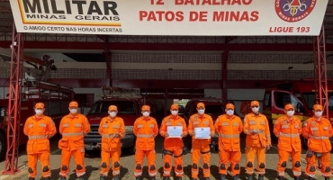 Bombeiros Militares fazem a primeira carga com as doações recebidas para o RS, em Patos de Minas Bombeiros Militares fazem a primeira carga com as doações recebidas para o RS, em Patos de Minas