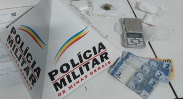 Homem é preso por tráfico de drogas durante cumprimento de mandado em Patos de Minas Homem é preso por tráfico de drogas durante cumprimento de mandado em Patos de Minas