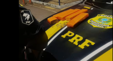 Patos de Minas - PRF prende na BR-365 mulher de 20 anos por tráfico de drogas Patos de Minas - PRF prende na BR-365 mulher de 20 anos por tráfico de drogas