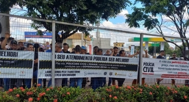 Servidores públicos do estado protestam contra o governador Romeu Zema em Patos de Minas Servidores públicos do estado protestam contra o governador Romeu Zema em Patos de Minas