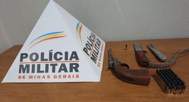 Carmo do Paranaíba – Motorista que dirigia pela cidade portando arma de fogo é preso pela Polícia Militar Carmo do Paranaíba – Motorista que dirigia pela cidade portando arma de fogo é preso pela Polícia Militar