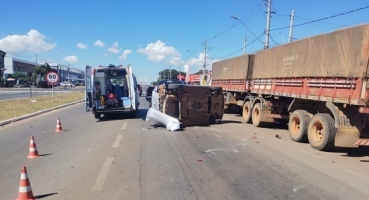 Motorista de Dodge Ram se distrai e provoca acidente na Avenida Marabá; em Patos de Minas Motorista de Dodge Ram se distrai e provoca acidente na Avenida Marabá; em Patos de Minas